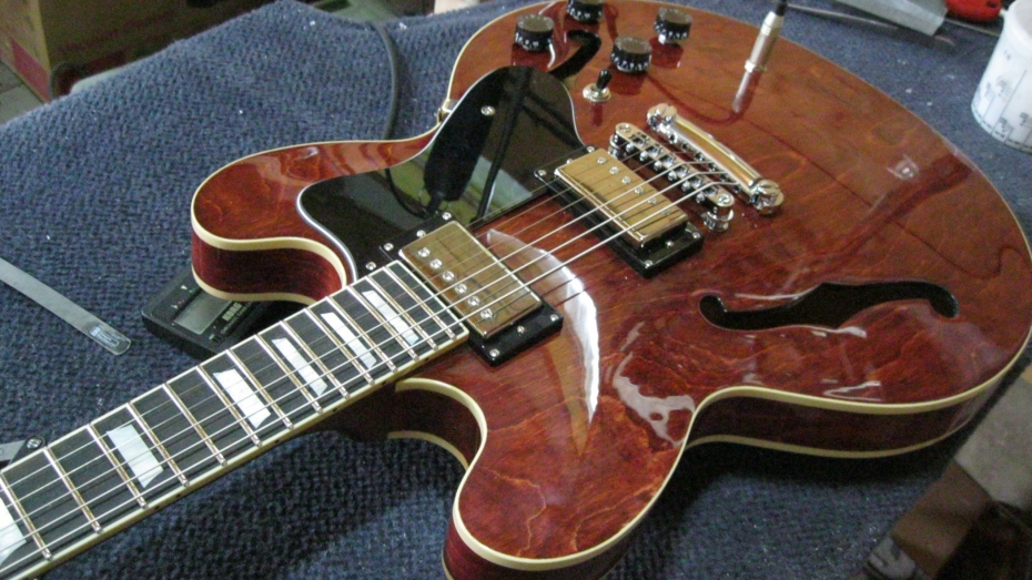 Astahov Custom Guitars - Электрогитара Epiphone ES-335 "In memory of B.B. King"